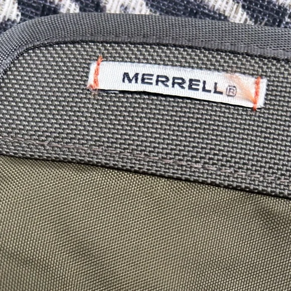 Merrell Gray/Olive Green Textured Bag with Red Logo - Picture 8 of 10